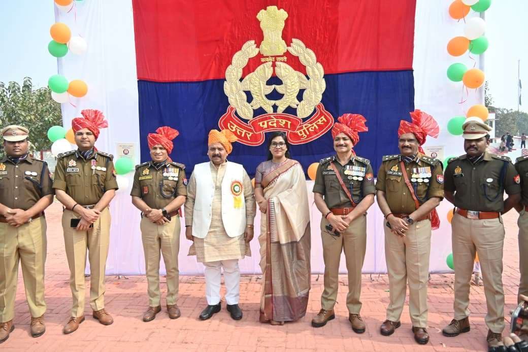 उपलब्धि - यूपी पुलिस के सम्मान में बना विश्व का सबसे बड़ा 'पुलिस प्रतीक', टूटेगा यूएई का वर्ल्ड रिकॉर्ड