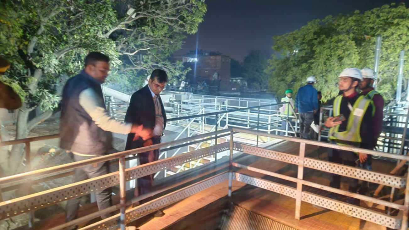 जिलाधिकारी का औचक निरीक्षण, विकास परियोजनाओं को 10 दिन में पूर्ण करने के निर्देश