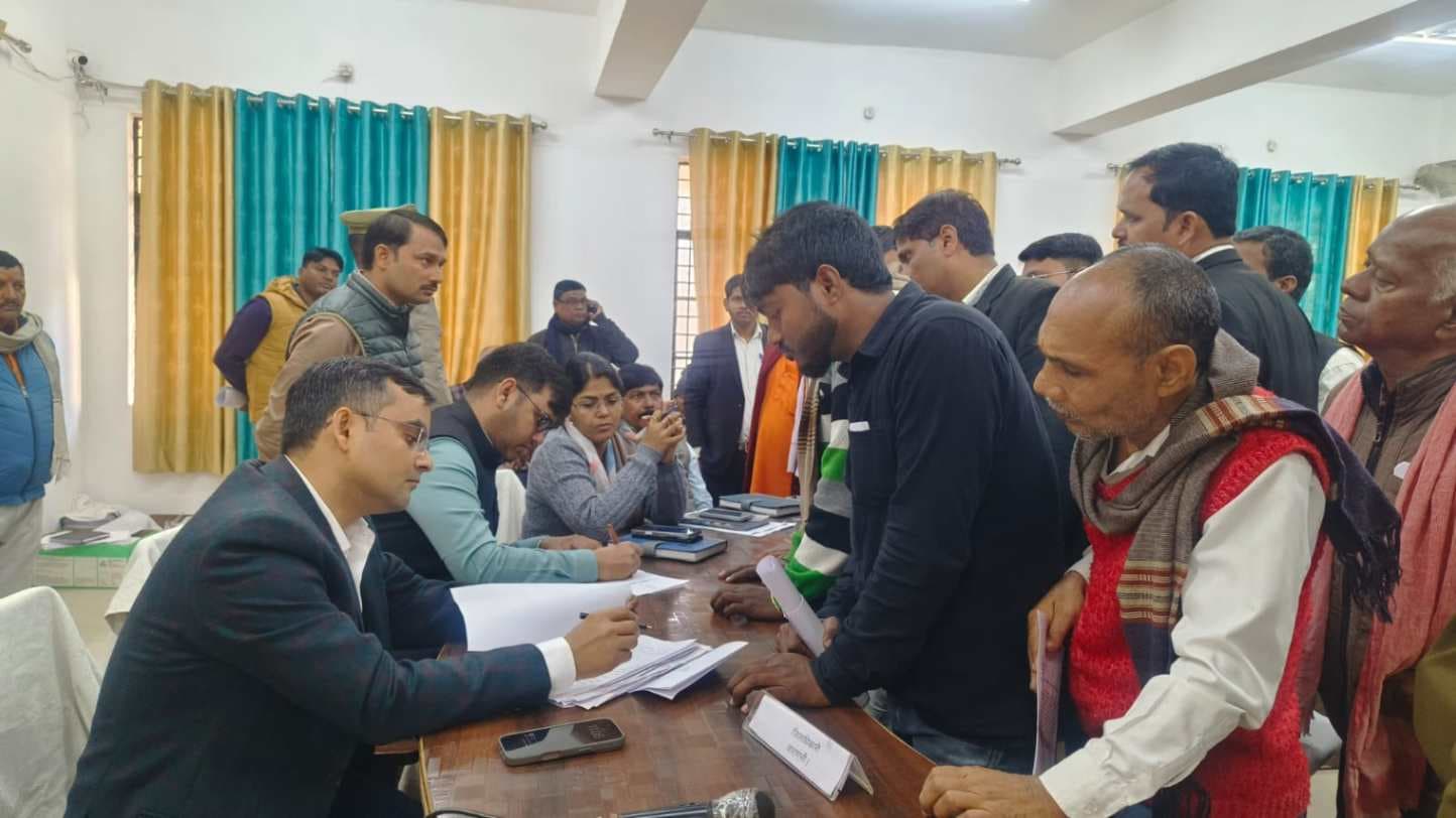 समाधान दिवस - शिकायती पत्रों के निस्तारण एवं गुणवत्ता पर लापरवाही बर्दाश्त नहीं - डीएम