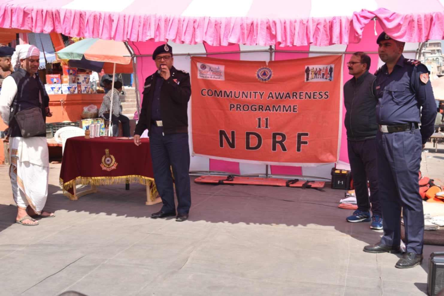 दशाश्वमेध घाट पर एनडीआरएफ का जागरूकता अभियान, आपदा प्रबंधन के गुर सिखाए