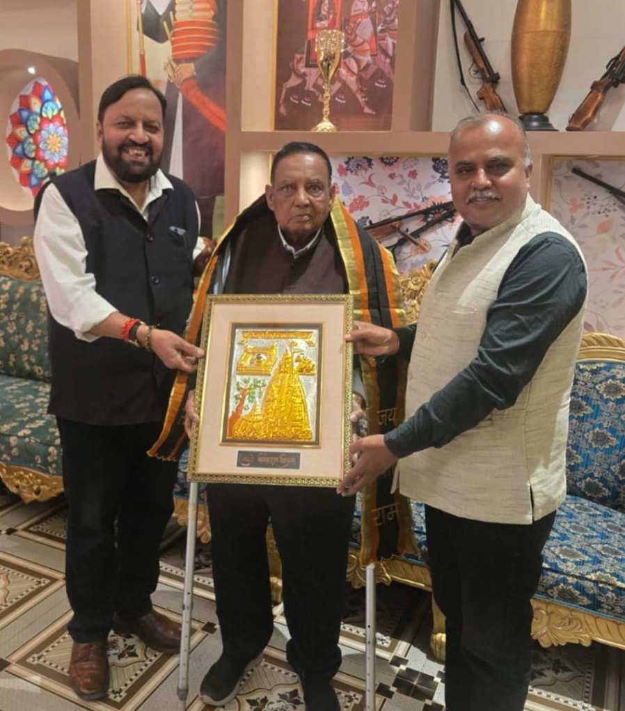 दिव्यांग खेल जगत के गौरव मुरलीकांत पेटकर का काशी आगमन