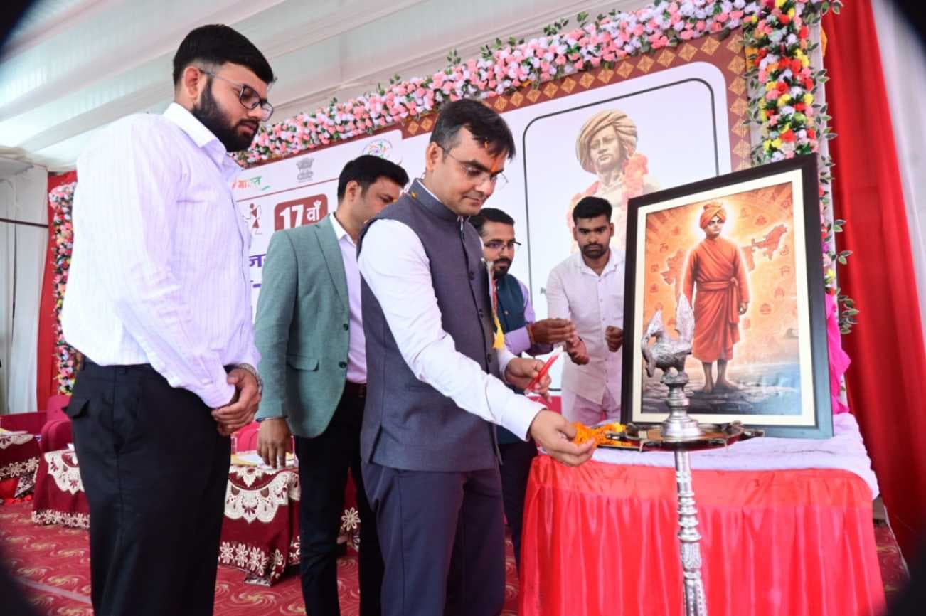 जनजातीय युवा आदान-प्रदान कार्यक्रम, डीएम सत्येंद्र कुमार ने जीवन में उच्च लक्ष्य निर्धारित करने की दी प्रेरणा
