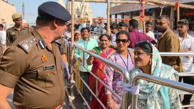 महाशिवरात्रि 2026 - श्रीकाशी विश्‍वनाथ धाम में उमड़ने लगा आस्‍था का समुद्र, अधिकारियों ने परखी व्‍यवस्‍था