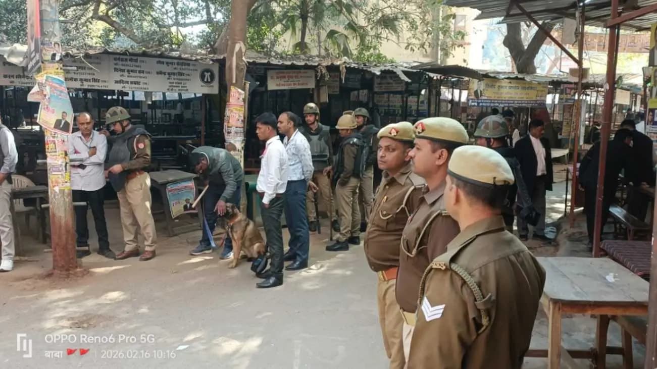वाराणसी कचहरी को 15 दिनों में चौथी बार बम से उड़ाने की धमकी, पुलिस ने चलाया जांच अभियान
