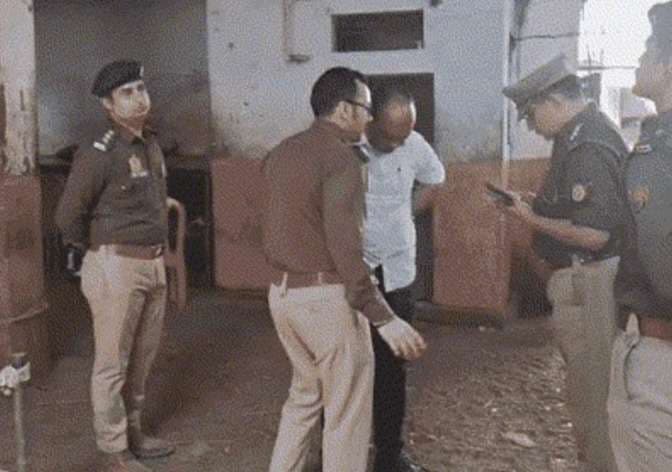 बकरा मंडी में गोकशी का आरोप, हिंदूवादी नेताओं का हंगामा 