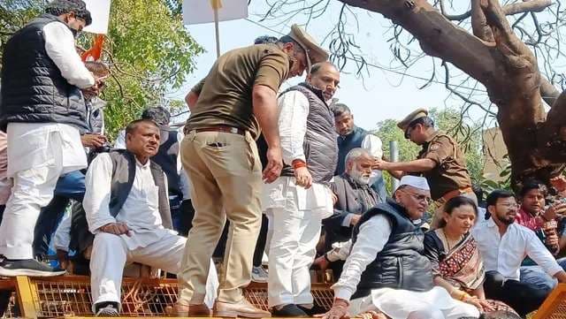 विधानसभा घेराव कार्यक्रम में वाराणसी से पहुंचे कांग्रेसी, आंदोलन के बने सहभागी