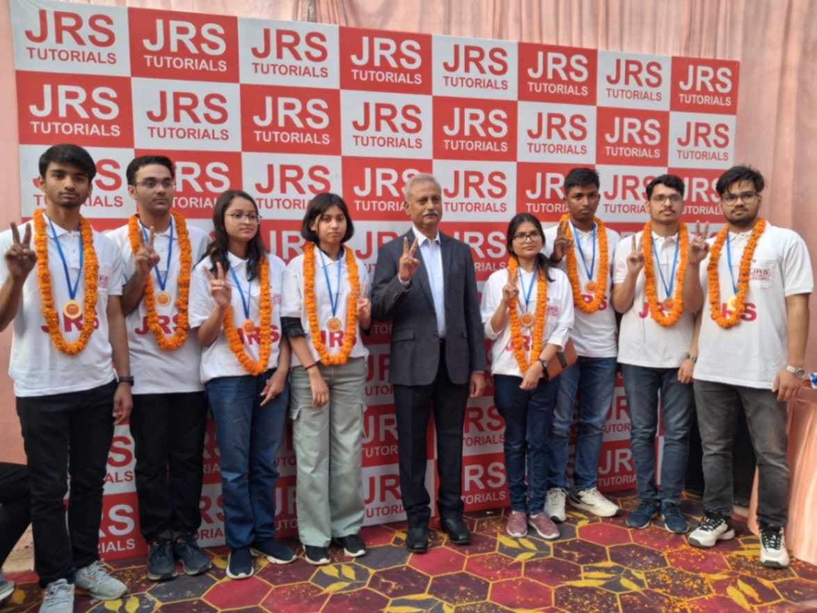 JRS टुटोरियल्स   के छात्रों का शानदार प्रदर्शन सिटी टॉपर समेत 105 ने 96 परसेंटाइल से ऊपर स्कोर किया
