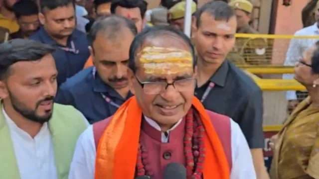  केंद्रीय कृषि मंत्री शिवराज सिंह ने विश्‍वनाथ दरबार में नवाया शीष, गौरवशाली और विकसित भारत का मांगा आशीर्वाद 
