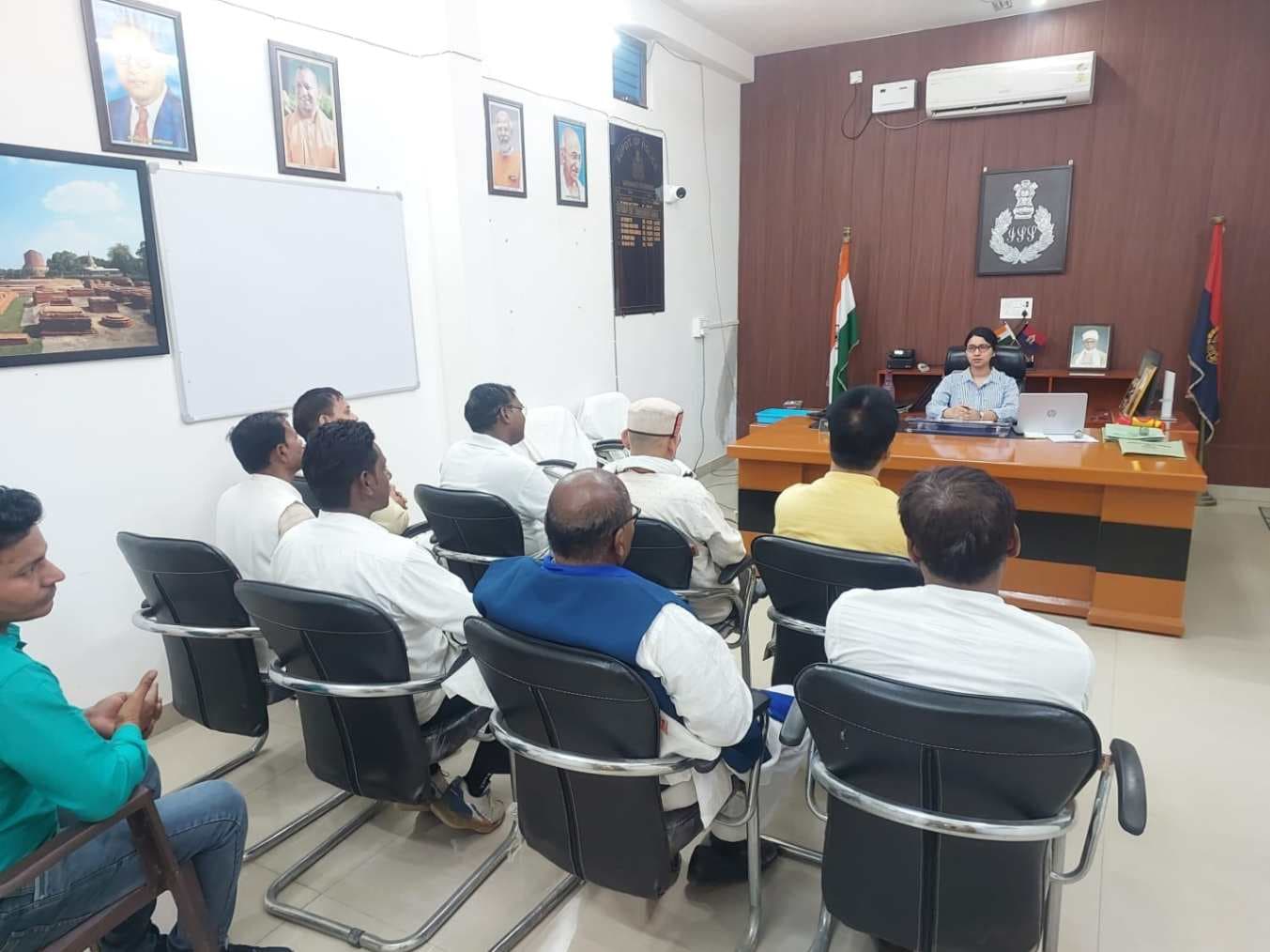 व्‍यापारी छोटी से छोटी समस्‍याएं पुलिस से करें साझा, डीसीपी गोमती जोन ने की बैठक...