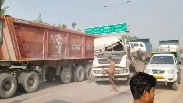 वाराणसी रिंग रोड पर भीषण  सड़क हादसा: तीन ट्रेलरों की टक्कर में दो की मौत...