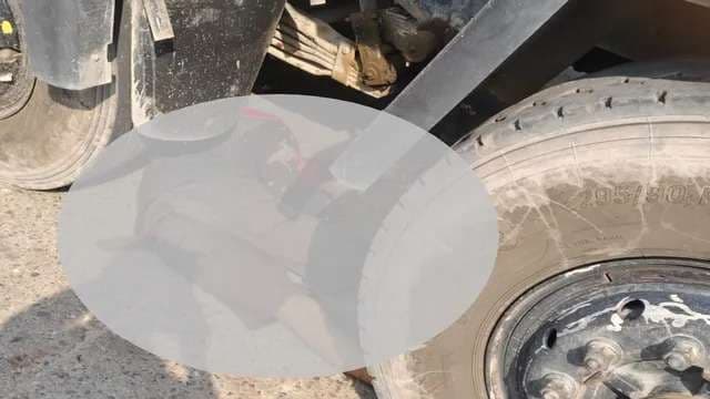 वाराणसी में डंपर बैक करते समय चपेट में आए खलासी की मौत, पुलिस जांच में जुटी...