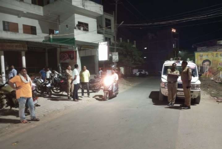 वाराणसी में बेखौफ स्नैचर: ग्राम प्रधान की पत्नी की चेन झपटी, CCTV खंगाल रही पुलिस...