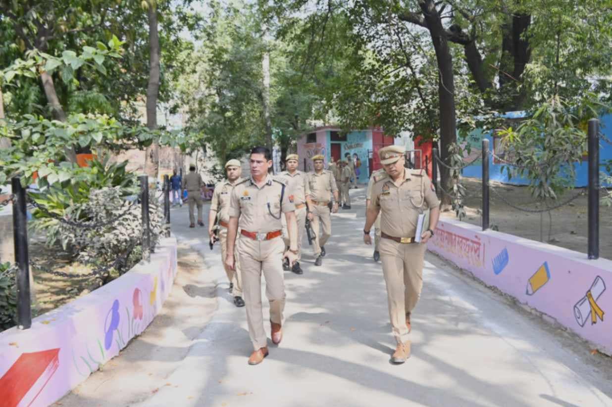 वाराणसी में होमगार्ड भर्ती परीक्षा को लेकर सतर्कता, अपर पुलिस आयुक्त ने किया निरीक्षण...