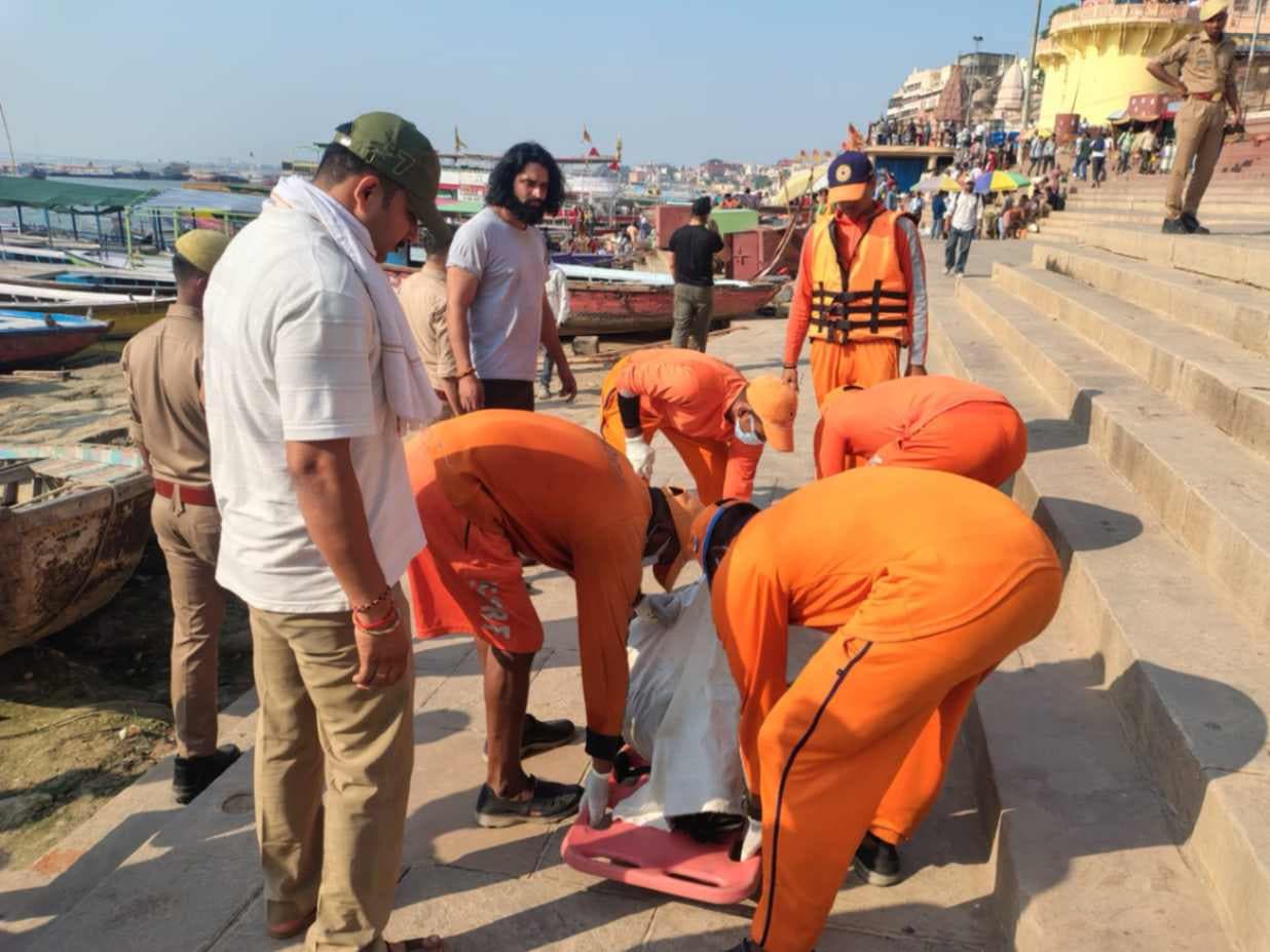 मान मंदिर घाट पर दर्दनाक हादसा: ग्रेटर नोएडा के युवक की गंगा में डूबने से मौत...