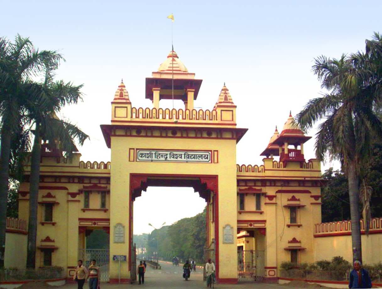 बीएचयू कर्मचारियों के नियमितीकरण का मामला पहुंचा हाईकोर्ट, केंद्र सरकार और यूजीसी से मांगा जवाब...