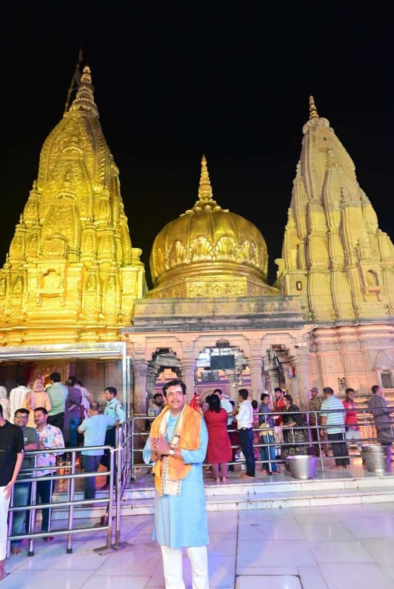 काशी पहुंचे सांसद रवि किशन, बाबा विश्वनाथ के दरबार में टेका माथा; बोले- जनता ने विपक्ष को दिया करारा जवाब...