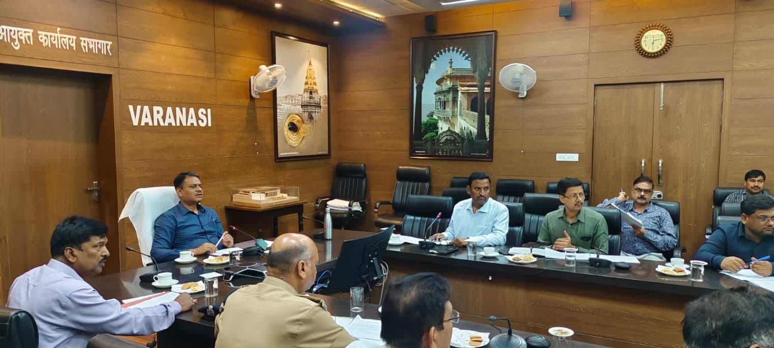 सड़क हादसों पर मंडलायुक्‍त सख्‍त, कट पॉइंट्स पर रंबल स्ट्रिप्स, ब्लिंकर एवं संकेतक लगाने के निर्देश..