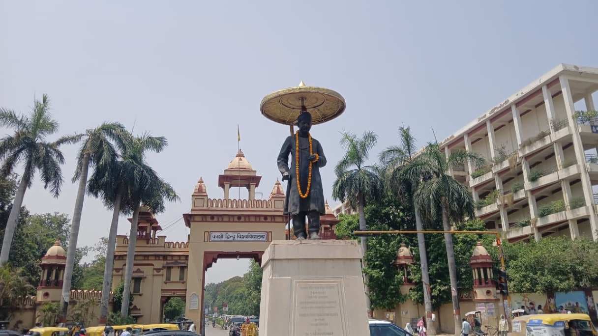 महामना की प्रतिमा और फव्वारे की उपेक्षा पर उठे सवाल, जिम्‍मेदार हुए मौन