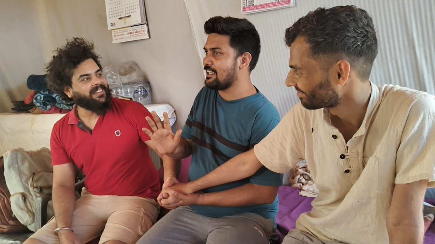 जापान जाने से पहले काशी पहुंचा नेपाली युवक, समाजसेवी ने बचाई जिंदगी