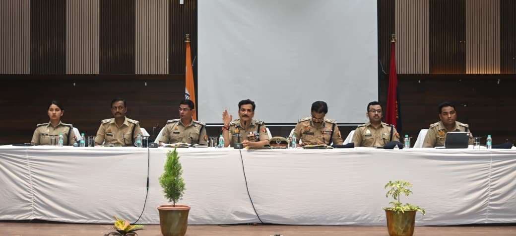 पुलिस आयुक्त सख्त: खराब प्रदर्शन पर SOG-2 खत्म, थाना प्रभारियों के तबादले...