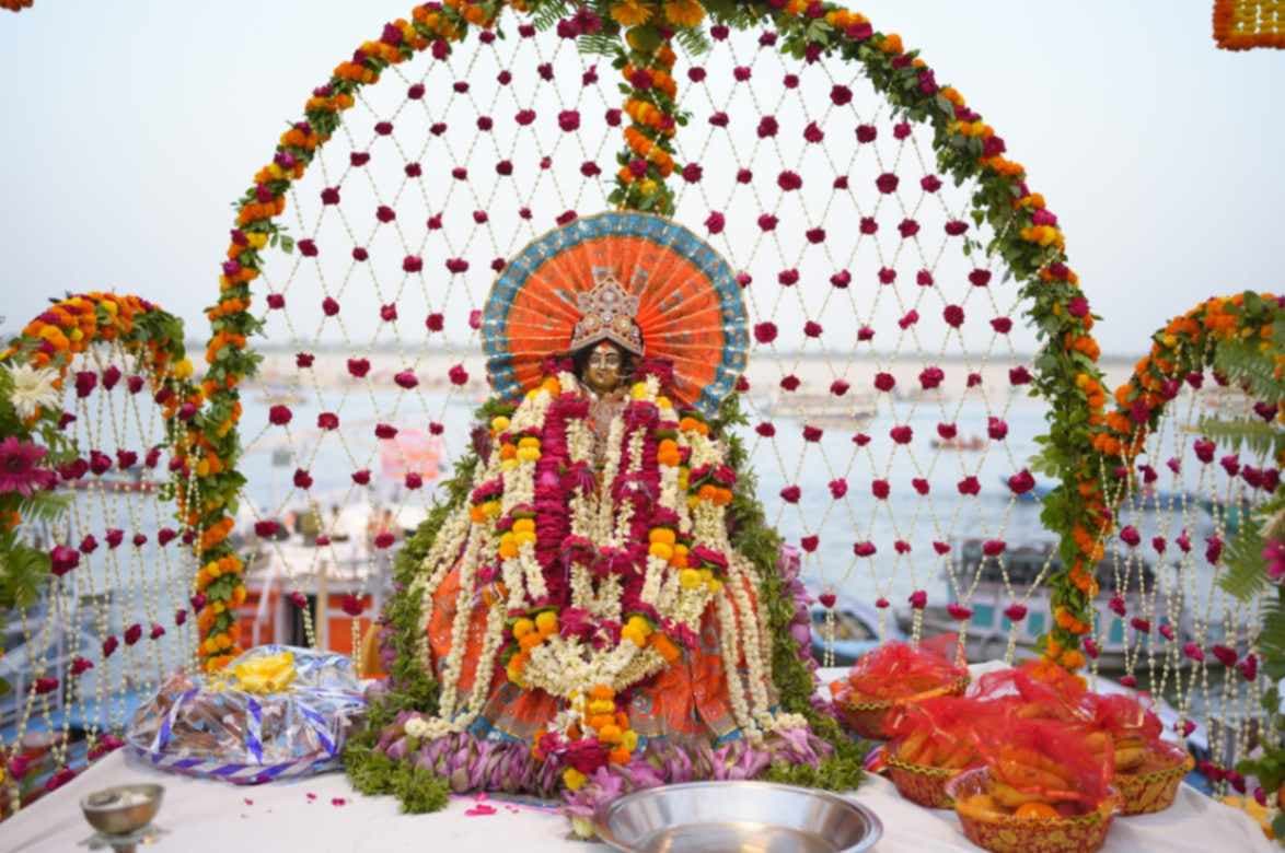 गंगा दशहरा पर गंगोत्री सेवा समिति ने सजाई आस्था की अलौकिक तस्वीर, दशाश्वमेध से केदार घाट तक गूंजी गंगा महाआरती...
