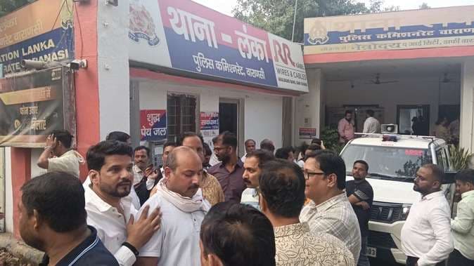 सड़क विवाद में अधिवक्ताओं पर फायरिंग का आरोप, पूर्व ब्लॉक प्रमुख गिरफ्तार