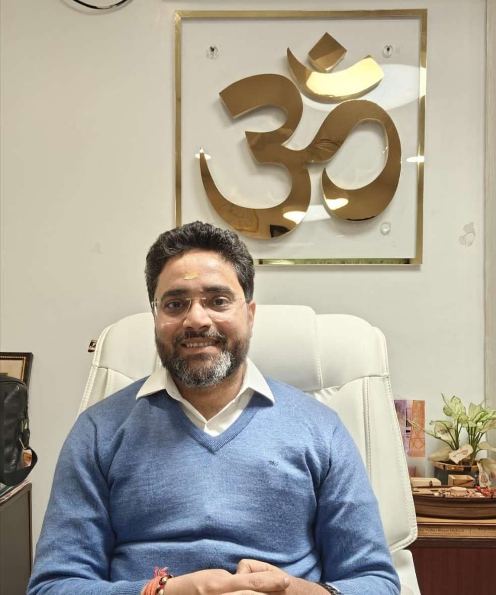 पीसीएस से आईएएस बने विश्वभूषण मिश्रा, डॉ. सुनील वर्मा समेत कई अधिकारियों को पदोन्नति...