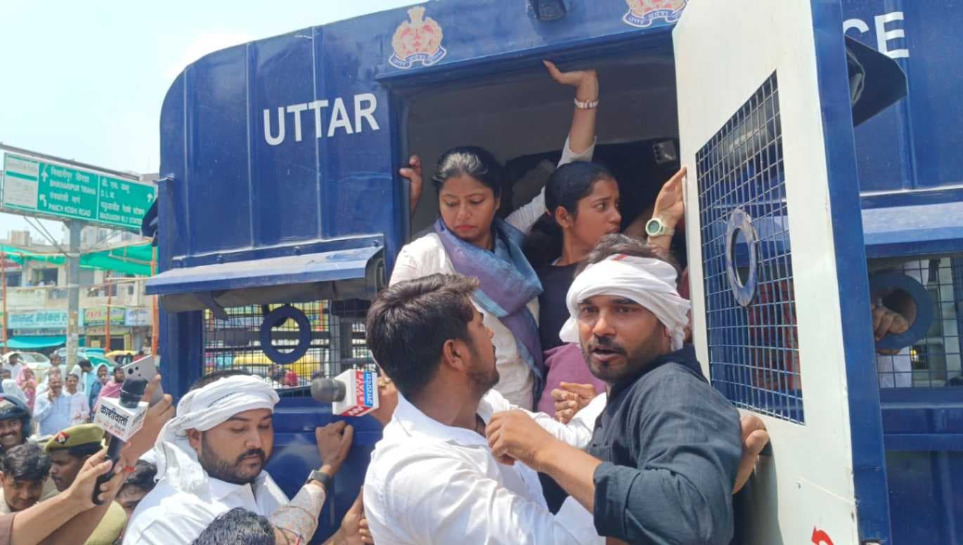 नीट पेपर लीक का विरोध, ऑटो-रिक्शा से बनारस पहुंची विधायक पल्‍लवी पटेल गिरफ्तार 
