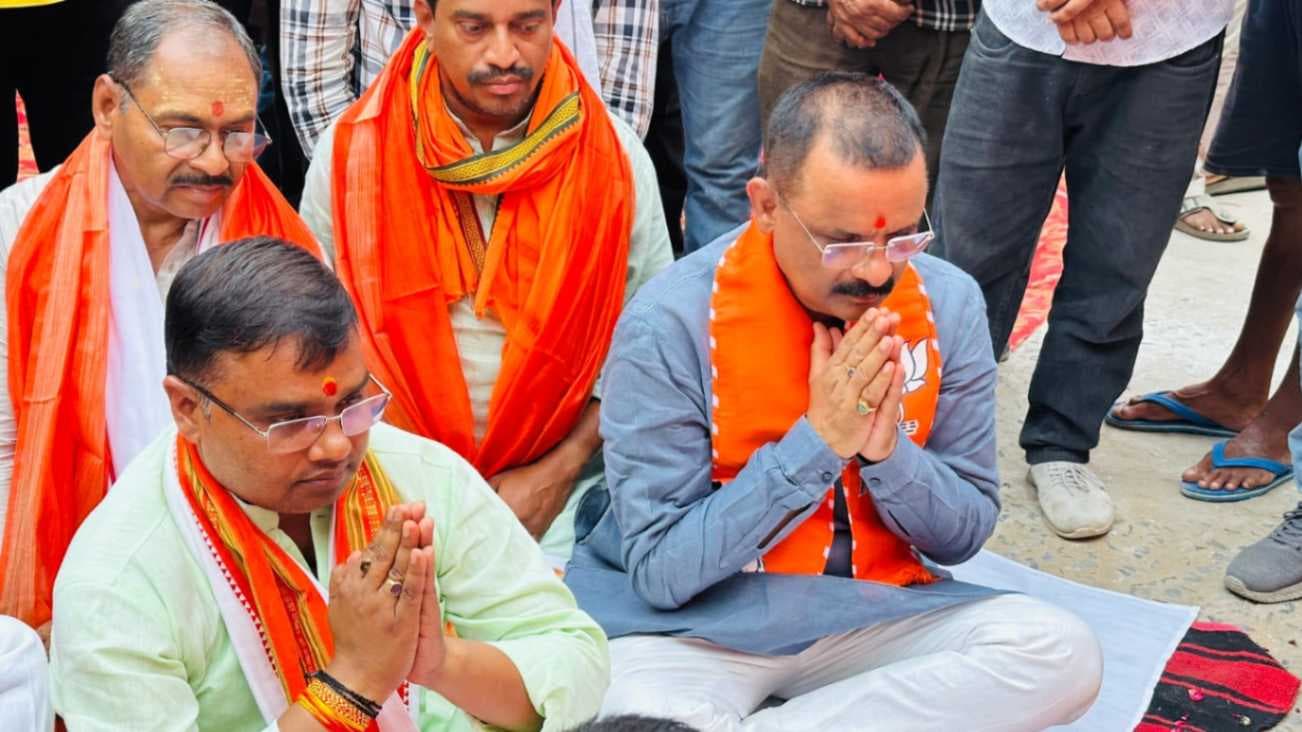 सिगरा वार्ड में विकास को मिली रफ्तार, 8.72 लाख की लागत से सड़क निर्माण का शिलान्यास...
