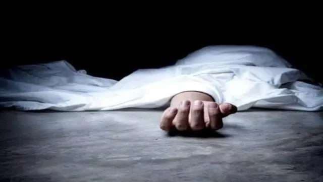 प्रेमी के संग घूमते परिजनाें ने देख लिया, युवती ने मकान से कूदकर दी जान...