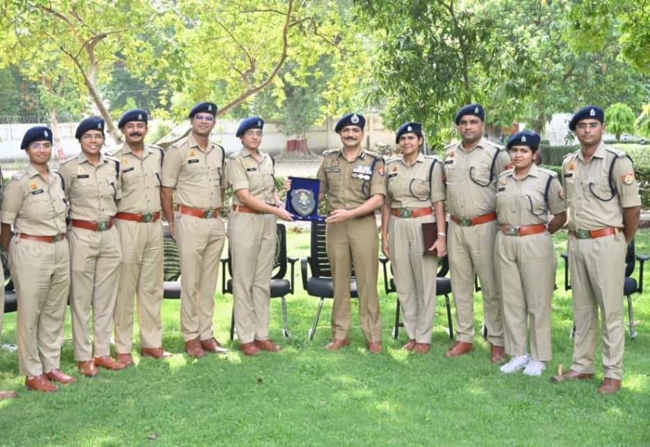 पुलिस कमिश्नर ने प्रशिक्षु अधिकारियों को दी पुलिसिंग और नेतृत्व जानकारी... 