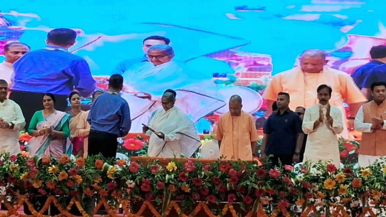प्रदेश के लाखों शिक्षकों को मिलने लगी कैशलेस चिकित्‍सा सुविधा, मुख्‍यमंत्री ने किया शुभारंभ...