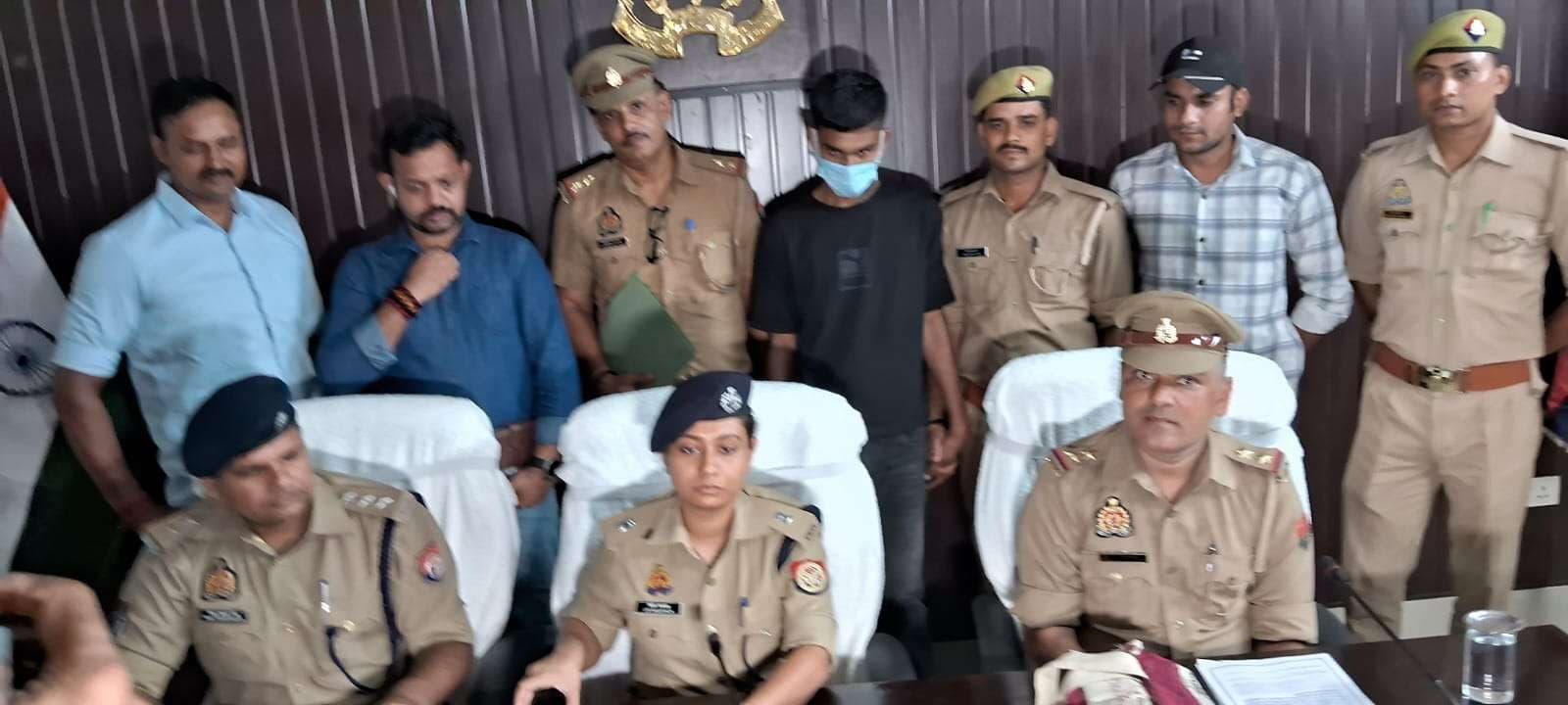 वाराणसी में एक चोर के पकडे जाने पर खुली चोरी की कई घटनाएं, नकदी और जेवर बरामद...