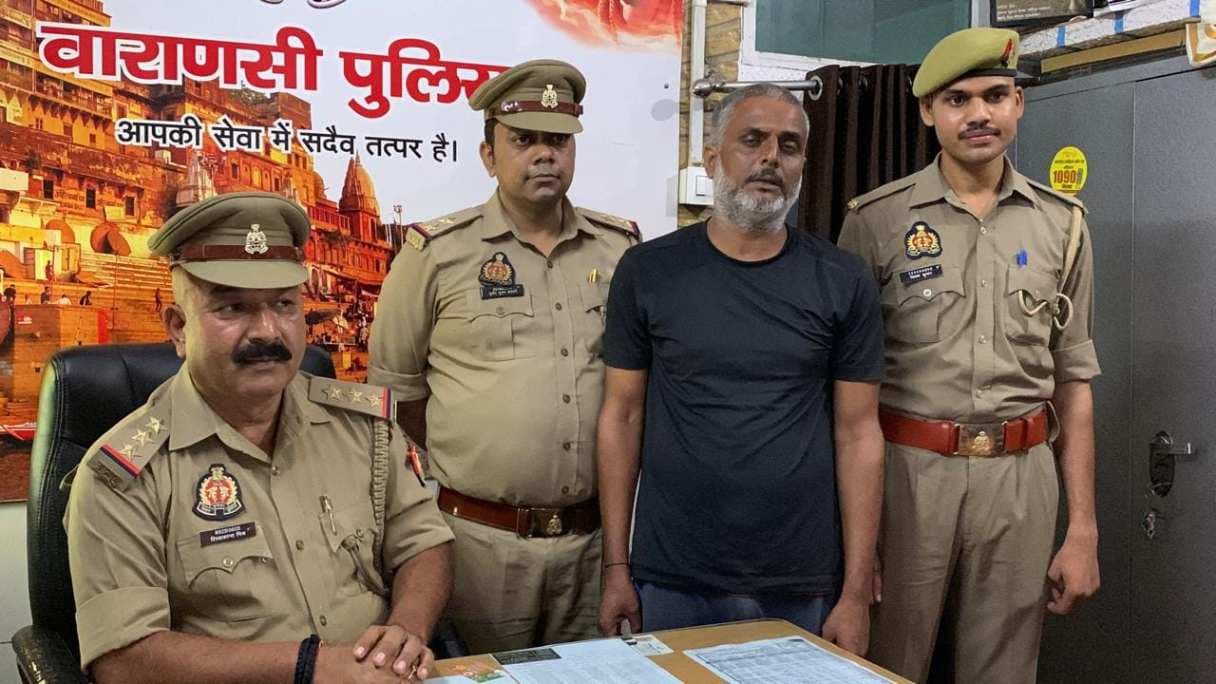 चार साल से फरार 25 हजार का इनामी साइबर ठग बिहार से गिरफ्तार, एटीएम कार्ड फंसाकर की थी लाखों की ठगी...