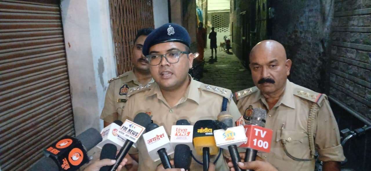मलदहिया के होटल में पुलिस का छापा, कथित देह व्यापार का खुलासा; पांच युवतियां और दो आरोपी गिरफ्तार...