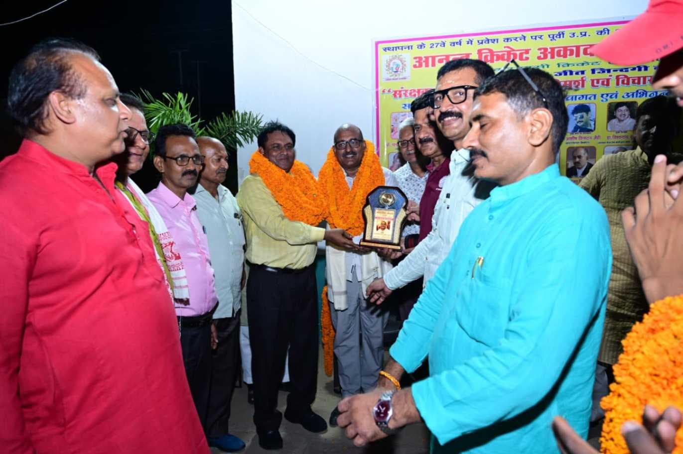 आनंद क्रिकेट अकादमी का 27वां स्थापन दिवस मना, विशिष्टजनों को किया गया सम्मानित