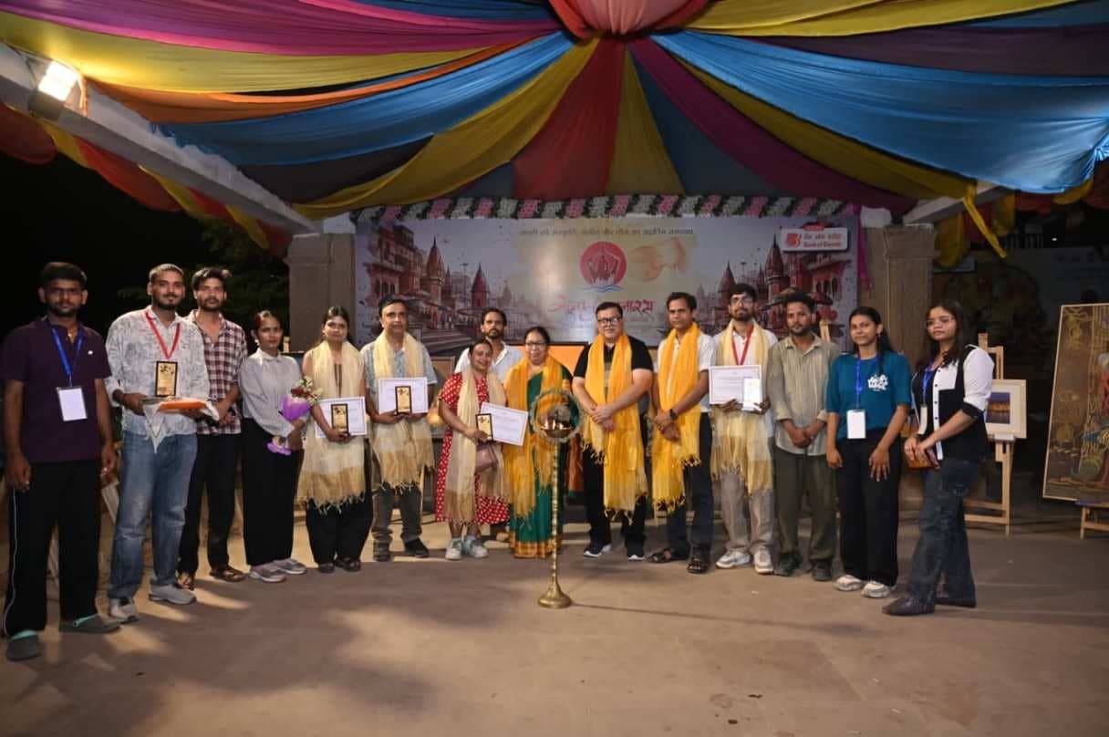 प्रोफेसर विजयनाथ मिश्र ने ने किया ओपन-स्पेस ग्रुप प्रदर्शनी का उद्घाटन