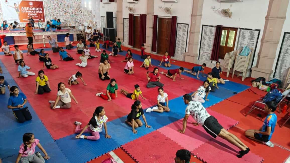 जिम्नास्टिक एरोबिक कैंप में प्रशिक्षुओं ने सीखा जम्प और हेलीकाप्टर मूव...