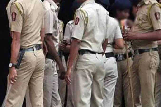 वाराणसी में क्राइम ब्रांच का अधिकारी बताकर 27 किलों चांदी की लूट, सीसीटीवी फुटेज पर टिकी जांच...
