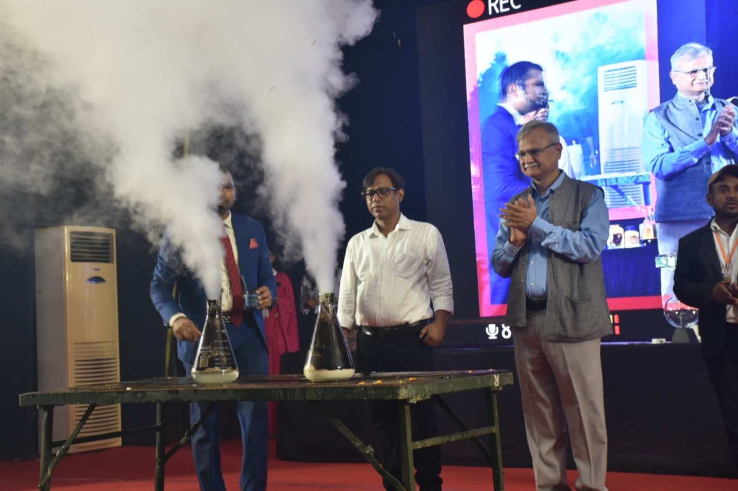 बीएचयू में लाइव साइंस शो ने छात्रों में जगाई विज्ञान की नई जिज्ञासा वैज्ञानिक प्रयोगों ने किया रोमांचित...