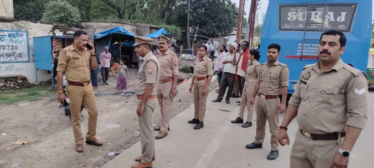 मण्डुवाडीह में पुलिस का सघन चेकिंग अभियान, बिना नंबर प्लेट वाहनों पर कार्रवाई