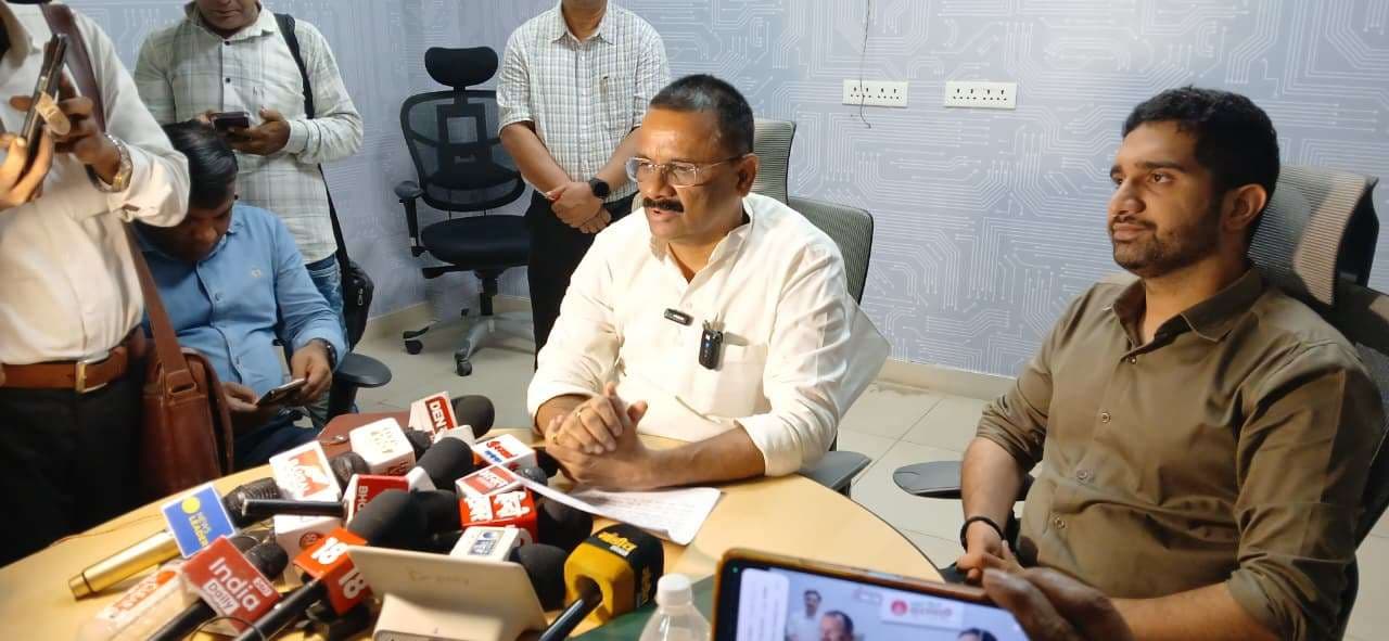 वाराणसी में अब 4 घंटे में दूर होंगी बुनियादी समस्याएं, 21 जुलाई से 25 वार्डों में शुरू होगी स्मार्ट शिकायत प्रणाली.
