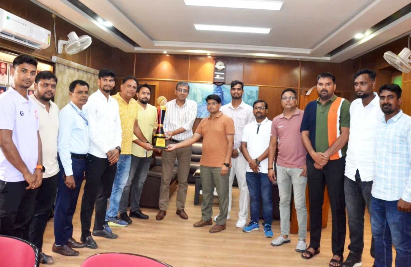 राज्य स्तरीय हॉकी प्रतियोगिता में उपविजेता बनी पूर्वोत्तर रेलवे टीम का मंडल रेल प्रबंधक ने किया उत्साहवर्धन...