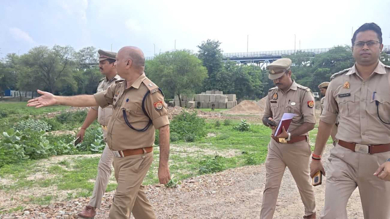 गुरु पूर्णिमा पर नहीं लगेगा जाम  पड़ाव आश्रम में ट्रैफिक और पार्किंग व्यवस्था का एडीसीपी ने लिया जायजा