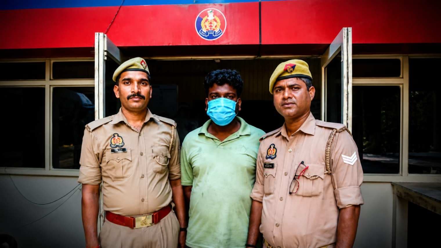 शादी का झांसा देकर दुष्कर्म करने का आरोपी गिरफ्तार, वाराणसी छोड़ने की फिराक में था.