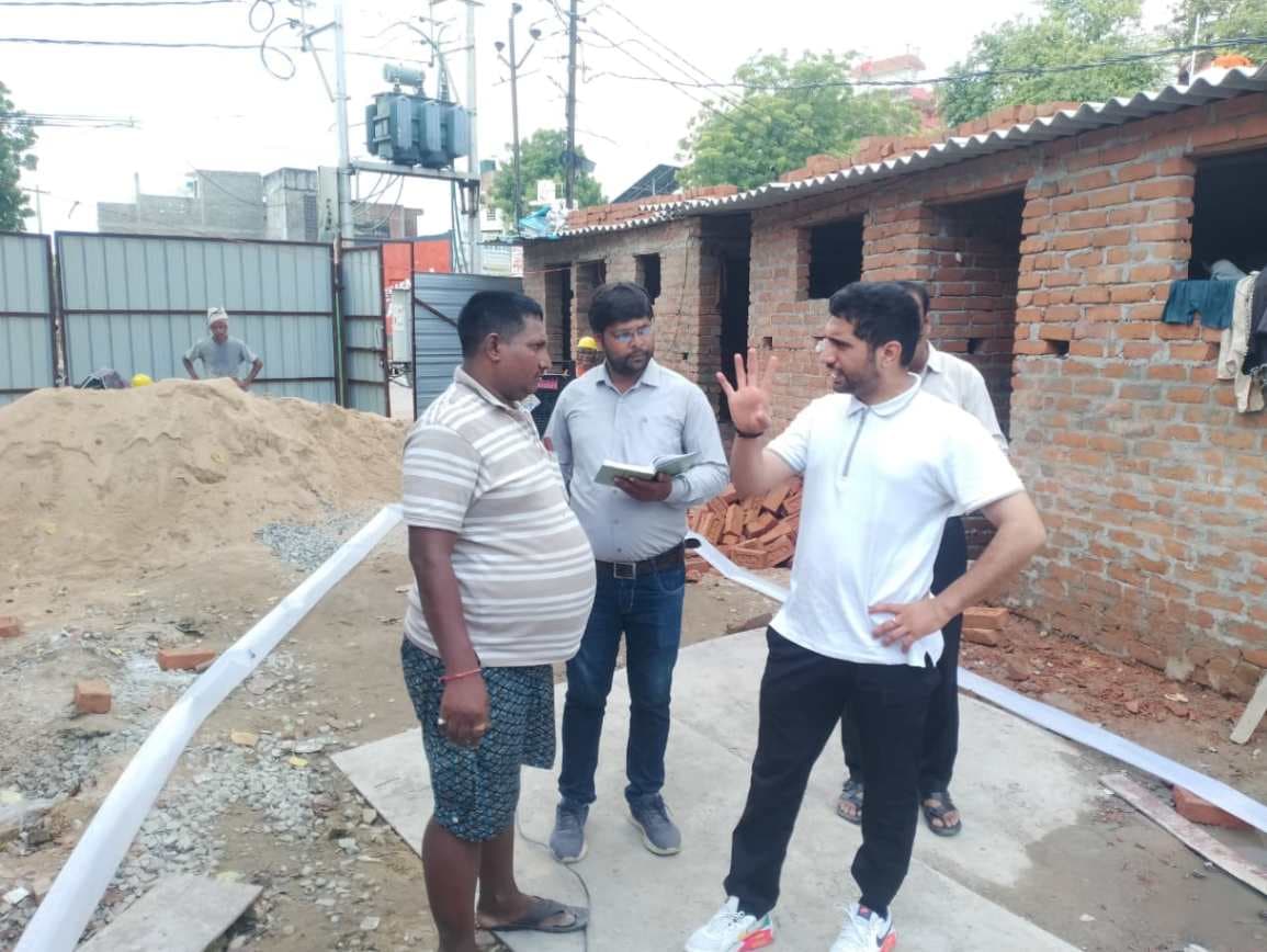 सीवरेज योजना में सुस्ती पर भड़के नगर आयुक्त, ठेकेदार  को दी कड़ी चेतावनी...