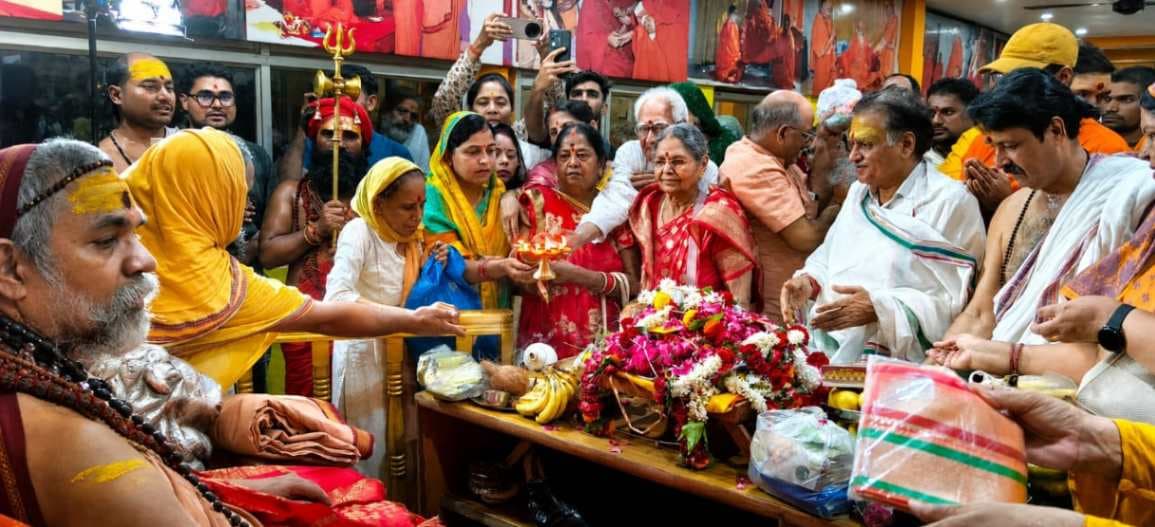 गुरु पूर्णिमा से पहले शंकराचार्य की चरण पादुका का पूजन, काशीवासियों से किया गौरक्षा का संकल्प लेने का आह्वान.
