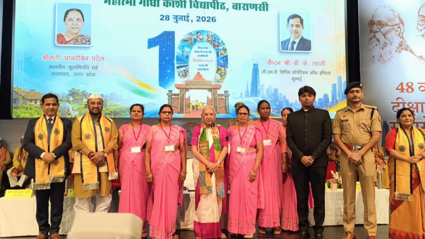 काशी विद्यापीठ दीक्षांत : देशभक्ति गान पर राज्‍यपाल भावुक, जंतर मंतर आंदोलन को लेकर कही ये बात...