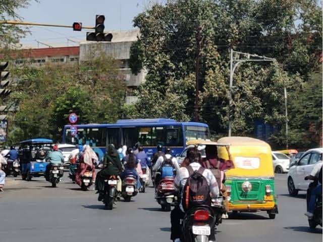 एआई तकनीक से सुधरी वाराणसी की ट्रैफिक व्यवस्था, जाम में 20.75 फीसद की कमी...