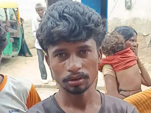 वाराणसी में कूड़े में मिले सोने के सिक्के, कूड़ा बीनने वाले ने 60 हजार में बेचा एक सिक्का